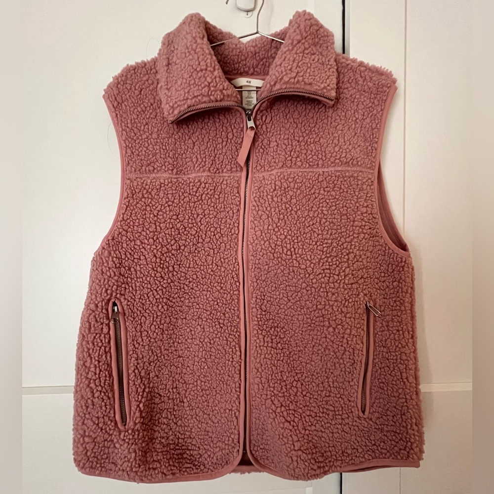 H&M teddy fleece vest with high neck collar.